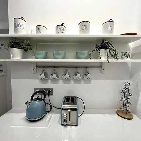 Chez Thibault Brand New One-bedroom In Apartment *