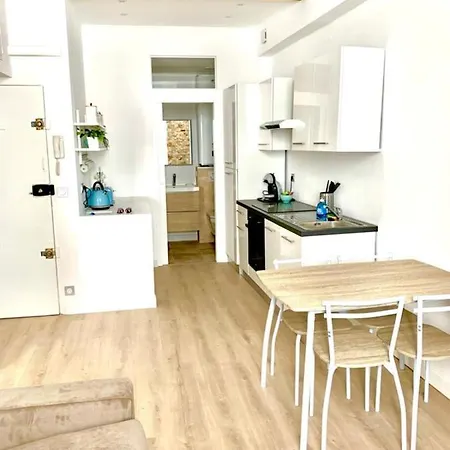 Chez Thibault Brand New One-bedroom In Apartment Antibes